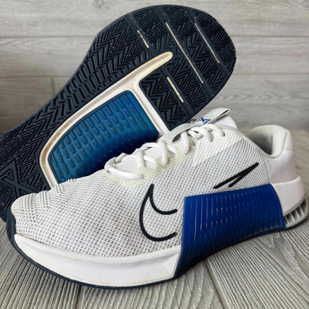 Nike Metcon 9 Men's White Athletic Training Shoes with Blue Support Panel